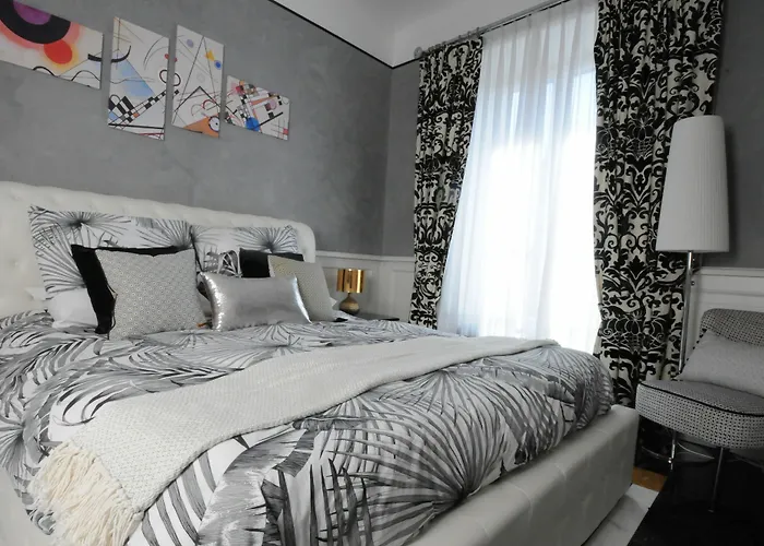 西班牙29号套房酒店